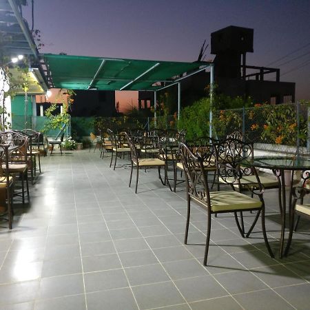 Aashiyana Inn Nashik Buitenkant foto