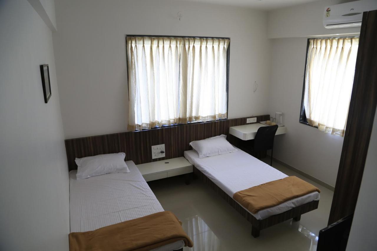 Aashiyana Inn Nashik Buitenkant foto
