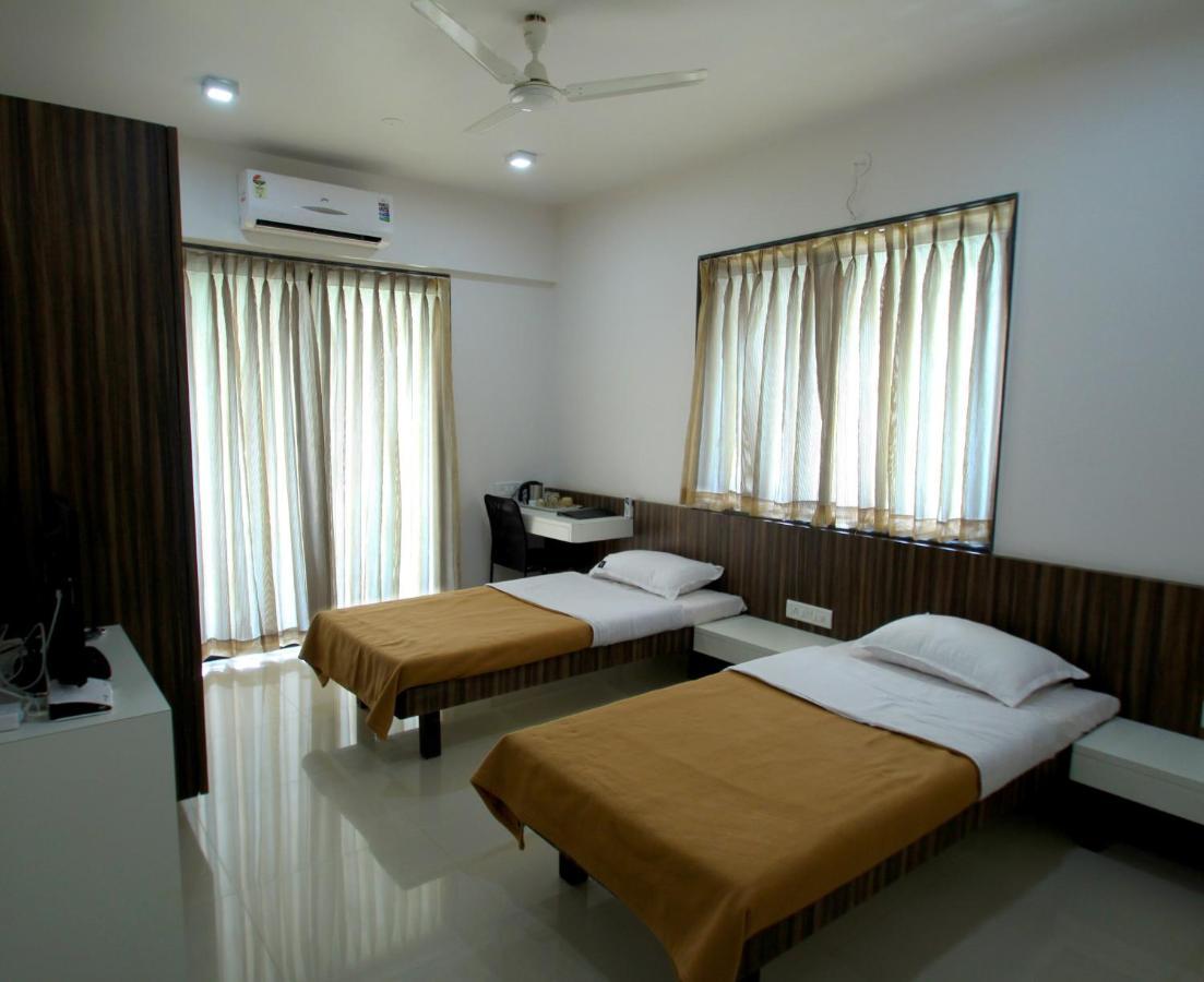 Aashiyana Inn Nashik Buitenkant foto