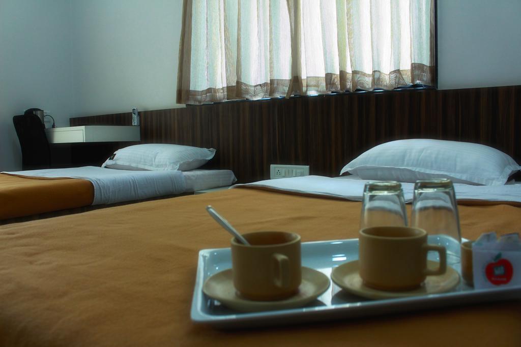 Aashiyana Inn Nashik Buitenkant foto